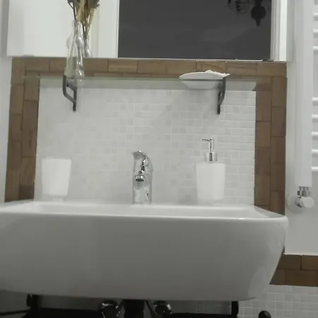 Demetra Nocleg ze śniadaniem 4*