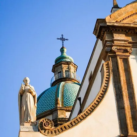 Demetra Nocleg ze śniadaniem 3*